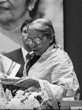 మహా శ్వేతాదేవి(నవలా రచయిత, సామాజిక కార్యకర్త)