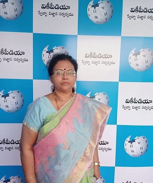 శైలజామిత్ర(తెలుగు, ఇంగ్లీషు భాషలలో ఎం.ఏ.చదివింది. జర్నలిజంలో స్నాతకోత్తర డిప్లొమా చేసింది, వివిధ పత్రికలలో కవితలు, వ్యాసాలు, కథలు, నవలలు ప్రచురించింది)